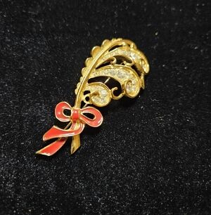 Brooch Pin Vintage Goldtone Rhinestones Red Enamel Ribbon Feather